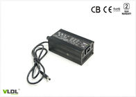 0,6 KG Pengisi Baterai Pintar 36V 2.5A Mini Tipe 120 × 69 × 45 MM Untuk Skuter Listrik