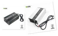 Pengisi Baterai Lithium Otomatis 58.4V 8A Pengisian Cerdas Untuk Baterai LiFePO4 2.5kg Ringan