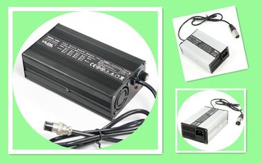 12 Volts 10 Amps Smart Battery Charger Frekuensi Tinggi Untuk Li / Baterai Asam Timbal